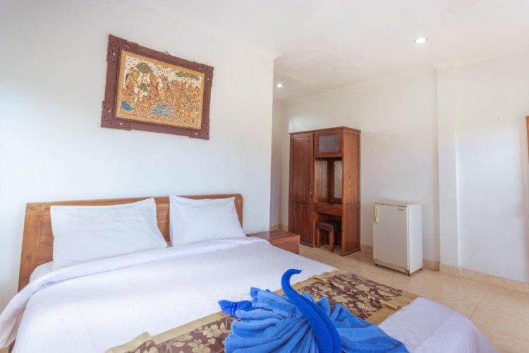 Elegant Deluxe Room bedroom at Ubud Homestay