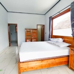 Master bedroom at private house rental near Nuanu Creative City