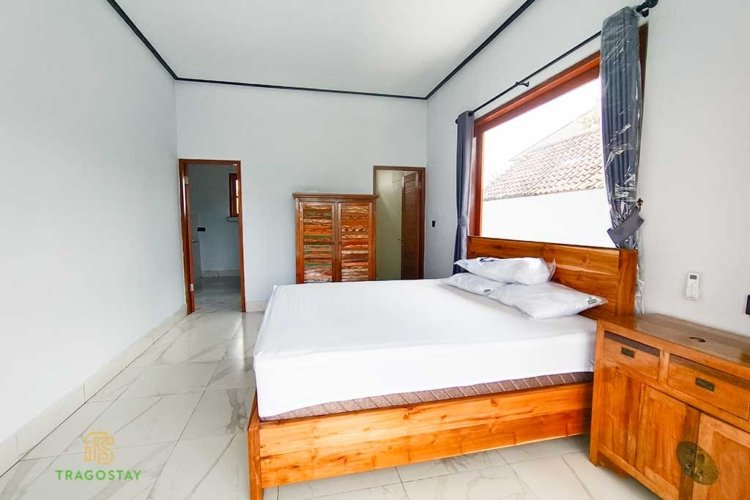 Master bedroom at private house rental near Nuanu Creative City