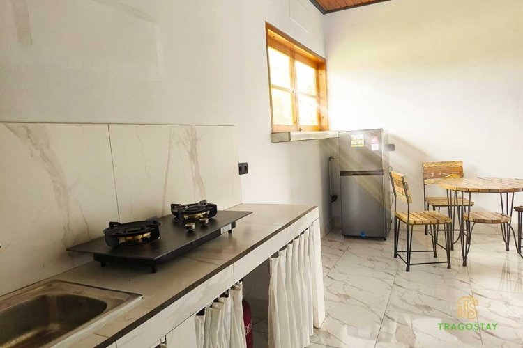 Kitchen and dining area at private house rental near Nuanu Creative City