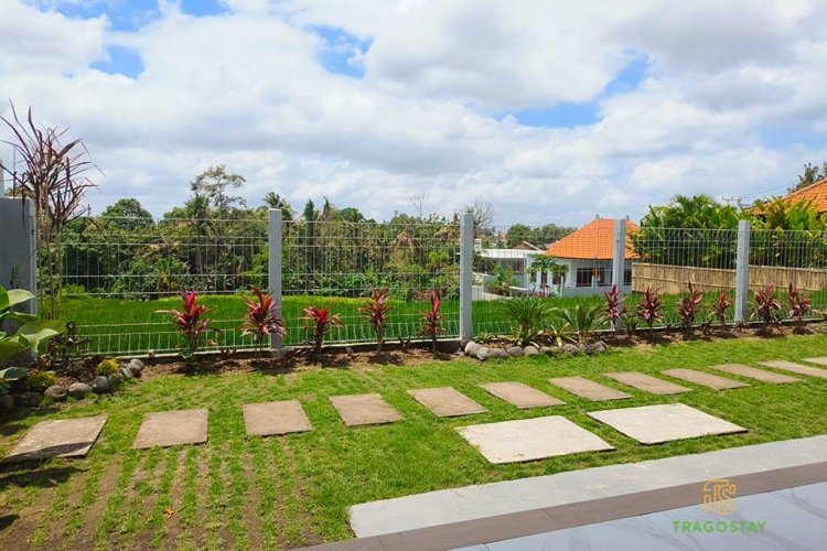 Private garden BBQ area at private house rental near Nuanu Creative City