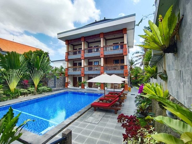 Swimming pool at Pererenan Deluxe Room