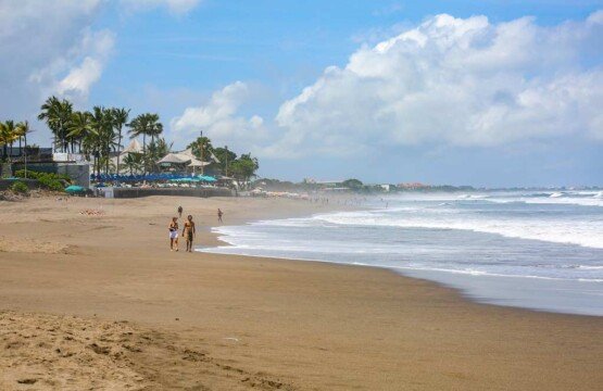 Relaxing Berawa Beach walking experience along the shoreline of favorite Bali tourist attractions.