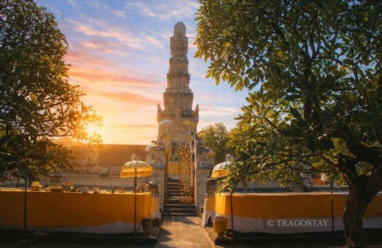 Agung Jagatnatha Temple sunrise vibes with soft morning light over the split gate