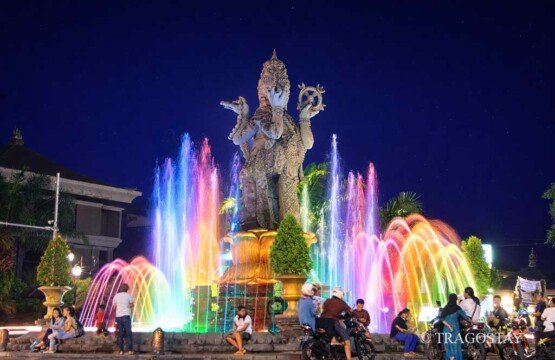 Refreshing Catur Muka statue water fountain at Puputan Badung Square.
