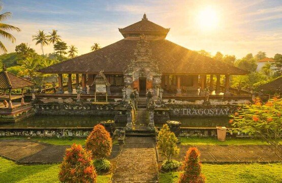 A traditional Balinese Aula building located within the Puputan Margarana Monument complex.