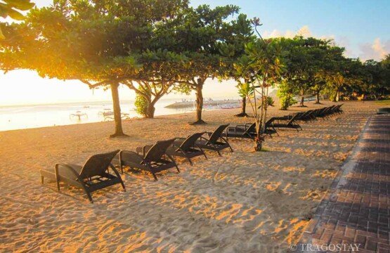 Spectacular Sanur Beach sunrise view located near luxury Bali places to stay.