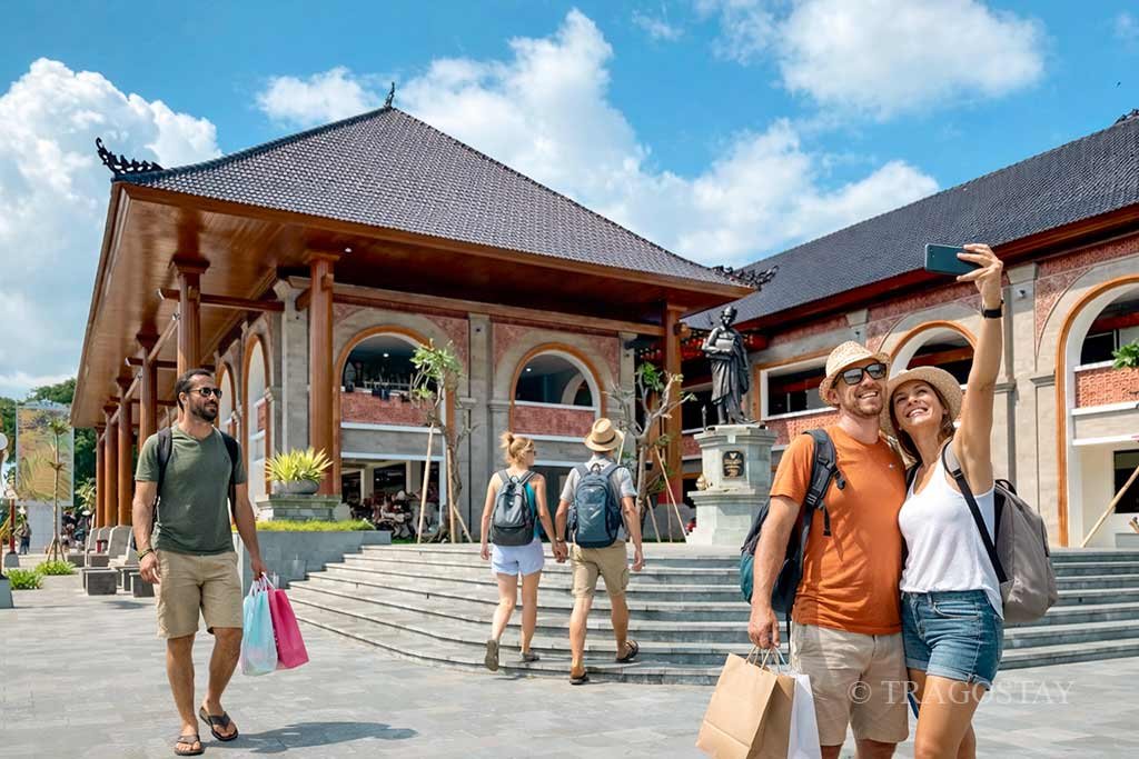The iconic traditional Ubud Art Market, a famous Bali tourist destination for authentic culture.