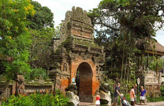 The ornate exit gate of Ubud Royal Palace Puri Saren with stone guardian statues.