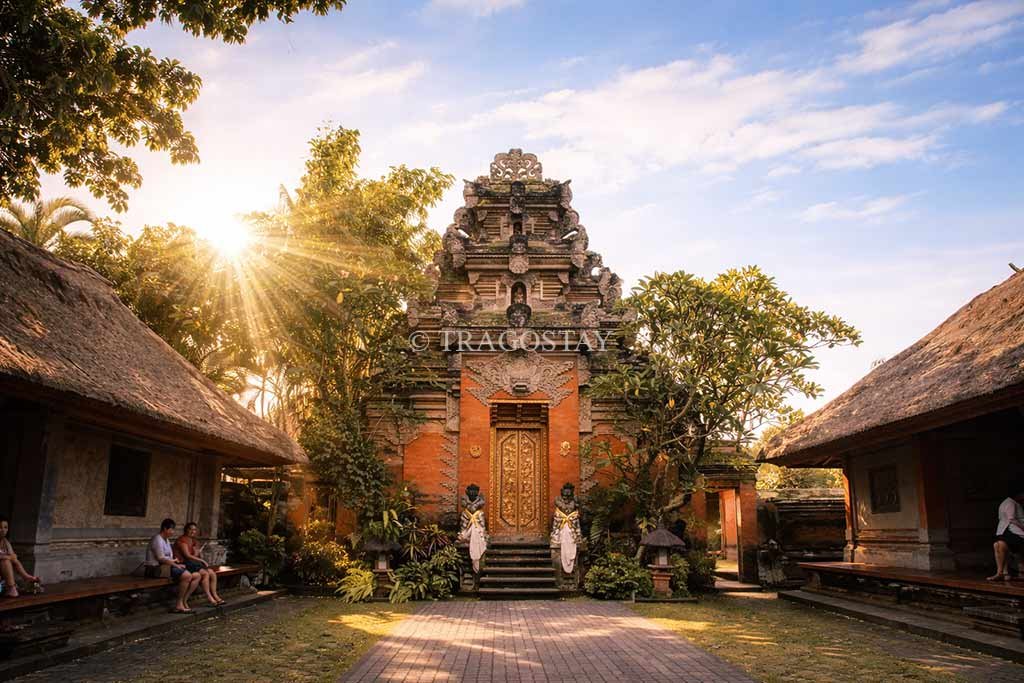 Iconic gate at Ubud Royal Palace Puri Saren featuring red brick and gold carvings.