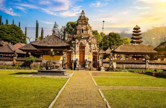 The spacious and well-manicured courtyard of Ulun Danu Beratan Temple Bedugul.