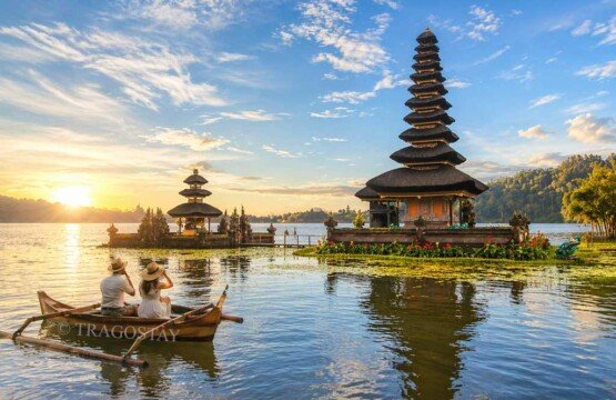 Enjoying the beautiful and chilly morning vibes at Ulun Danu Beratan Temple Bedugul.