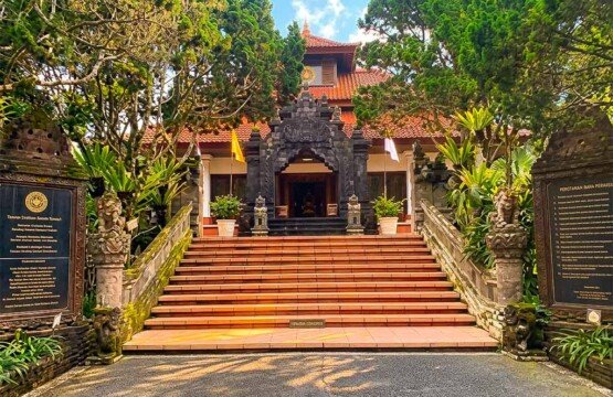 Scenic stairs leading to the elevated meditation room at Vihara Dharma Giri.