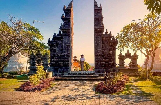 A view of the iconic Candi Bentar gateway, used as a popular photography spot for tourists visiting Brahmavihara Arama.