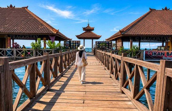 The landmark iconic wooden restaurant built on high pillars over the water at the historical Ex-Buleleng Harbour park.
