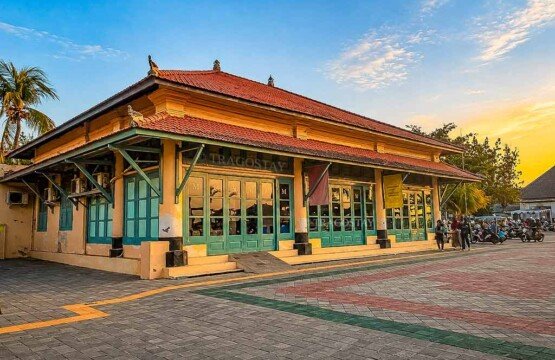 The historic and sturdy architecture of the Soenda Ketjil Museum standing inside the Ex-Buleleng Harbour park complex.