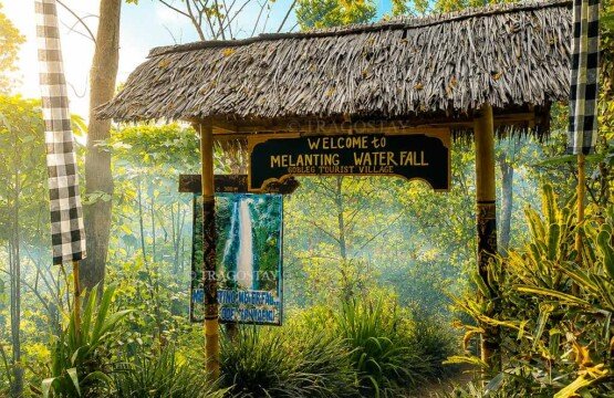 A creative and eco-friendly entrance gateway built entirely out of local bamboo at the start of the trail to Melanting Waterfall.