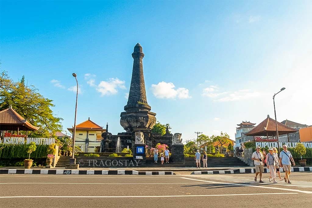 International tourists visiting the Puputan Klungkung Monument during a bright and sunny morning.