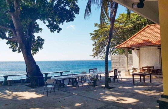 A cozy beachfront hotel in Tulamben offering spectacular views of the deep blue Bali Sea.