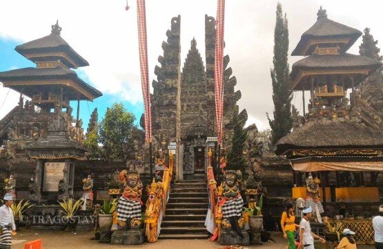 The beautiful and grand main entrance gate of Ulun Danu Batur Temple featuring traditional Balinese design.