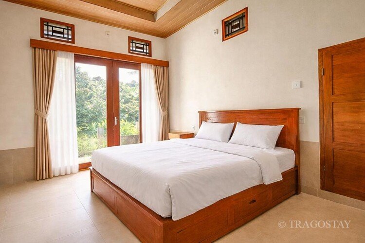 Bali home rental bedroom overlooking green rice fields