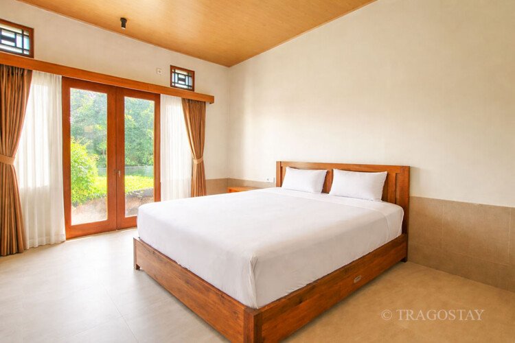 Elegant and minimalist bedroom in a Bali home rental