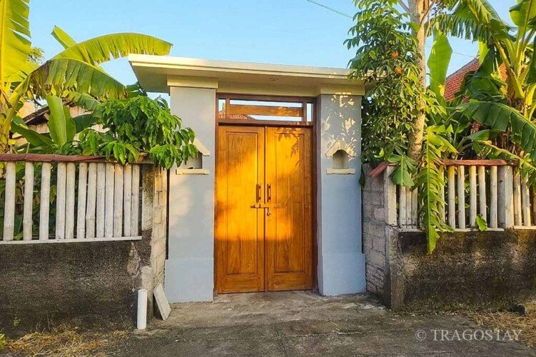 Traditional classic entrance of a Bali home rental