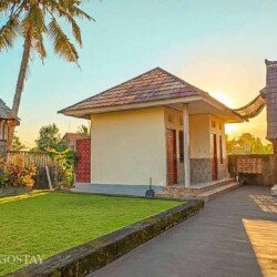 Warm afternoon vibes in a tropical Bali home rental